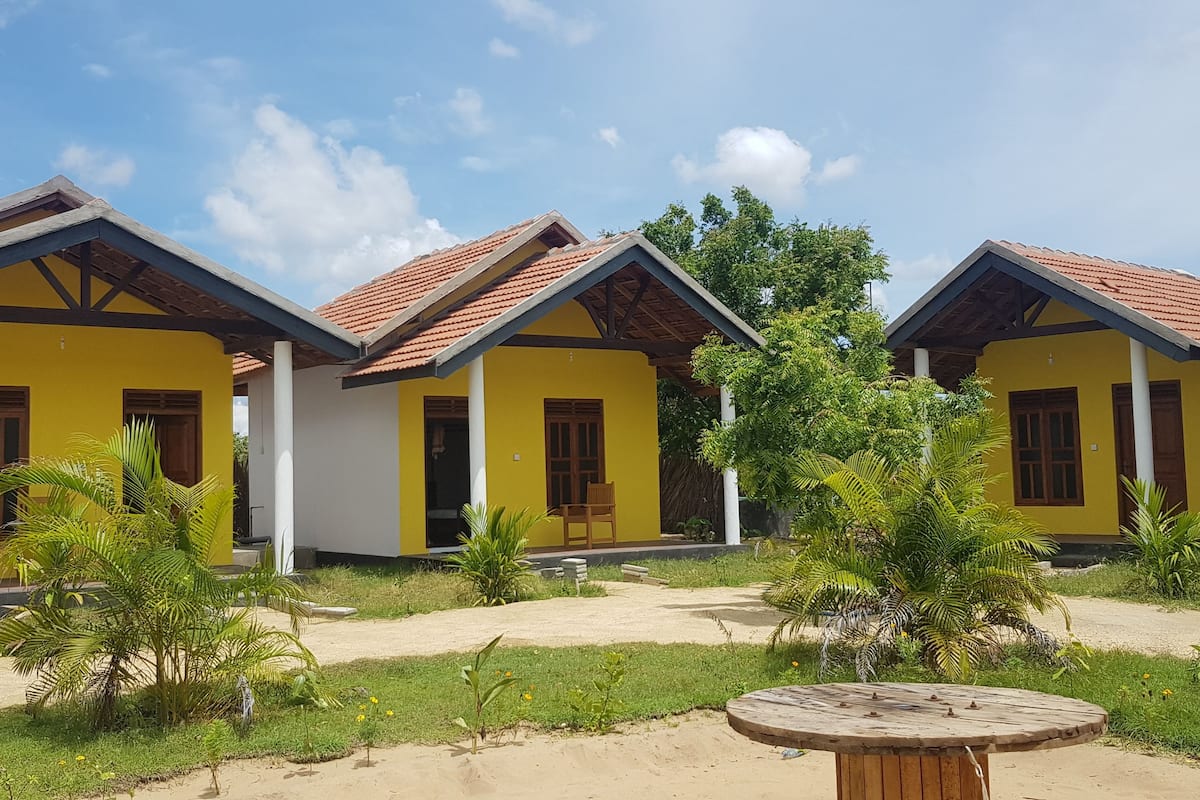 Comfort Triple Room, Multiple Beds, Beach View, Beachside | Living room