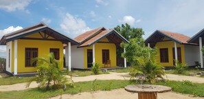 Comfort Triple Room, Multiple Beds, Beach View, Beachside | Living room | Fireplace - Exotic Beach Hotel (Pottuvil)