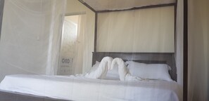 2 bedrooms, individually furnished, desk, iron/ironing board - Exotic Beach Hotel (Pottuvil)