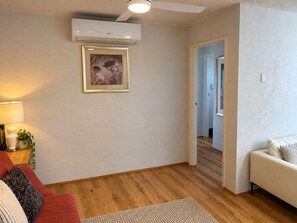 Living area - Santa Monica apartment (Carnegie)
