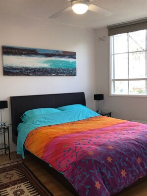 2 Schlafzimmer, Schreibtisch, Bügeleisen/Bügelbrett, Reisekinderbett