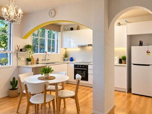 Private kitchen - Santa Monica apartment (Carnegie)