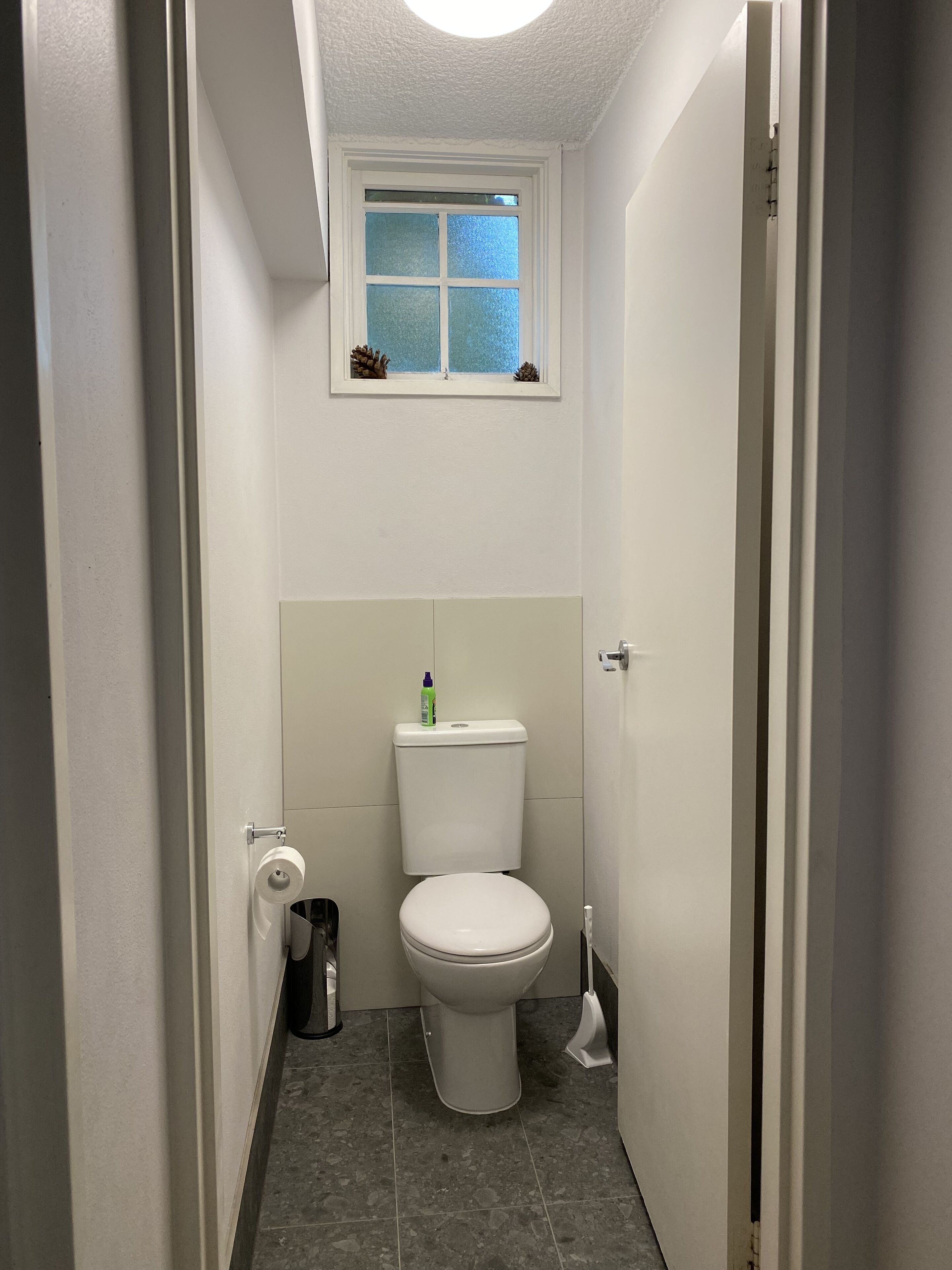 Combined shower/bathtub, hair dryer, towels, soap
