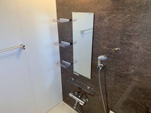 ห้องสแตนดาร์ดทวิน | ห้องน้ำ | ฝักบัวในอ่างอาบน้ำ, ของใช้ในห้องน้ำฟรี, ไดร์เป่าผม
