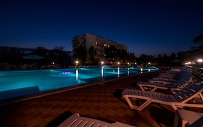 Seasonal outdoor pool, open 9:00 AM to 7:00 PM, pool umbrellas
