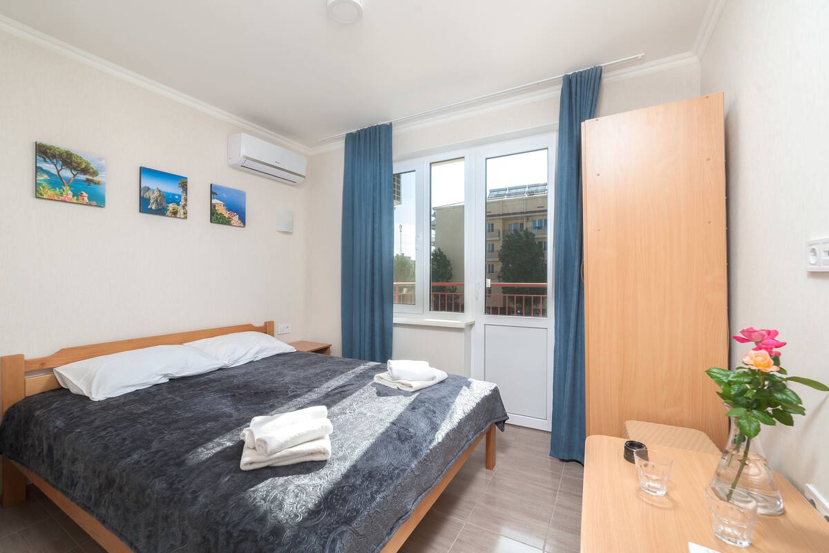 In-room safe, iron/ironing board, free WiFi, bed sheets