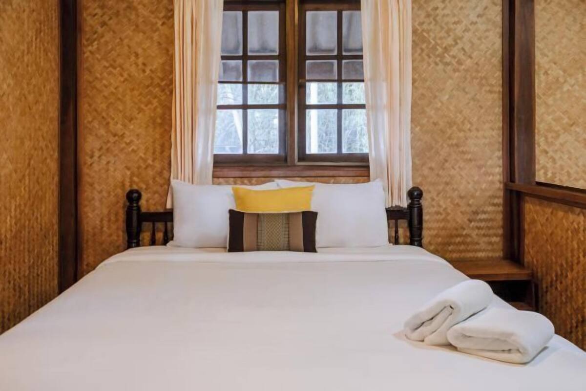 Premium bedding, minibar, in-room safe, WiFi (free)