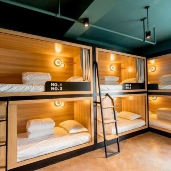 Blackout drapes, free WiFi, bed sheets