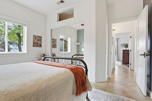 2 bedrooms, desk, travel crib, free WiFi