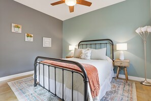 2 Schlafzimmer, Schreibtisch, Reisekinderbett, kostenloses WLAN