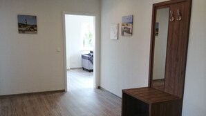 2 phòng ngủ, két bảo mật tại phòng, bàn 