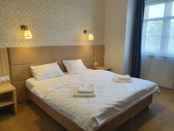 Schreibtisch, kostenloses WLAN, Bettwäsche