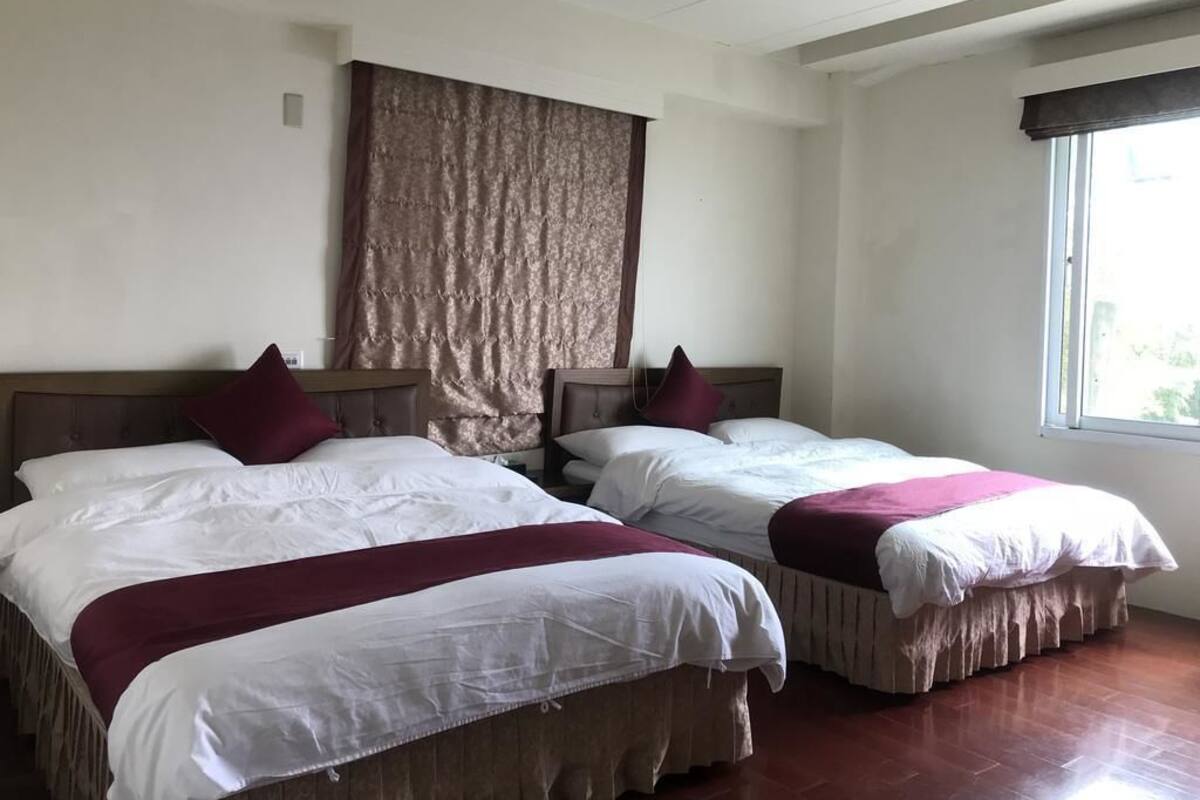 Standard Quadruple Room | Desk, blackout curtains, free WiFi, bed sheets