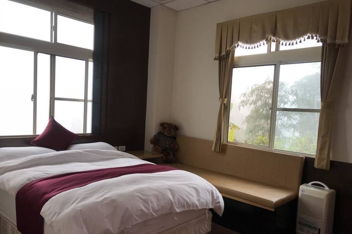 Double Room, Mountain View | Desk, blackout curtains, free WiFi, bed sheets