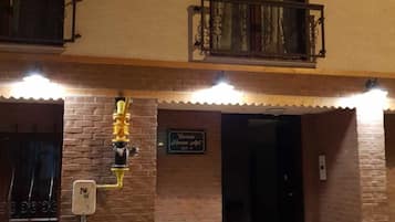 Mặt tiền nơi lưu trú