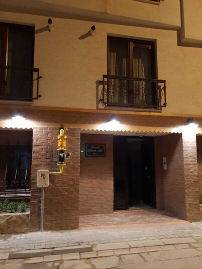 Huner Apartments