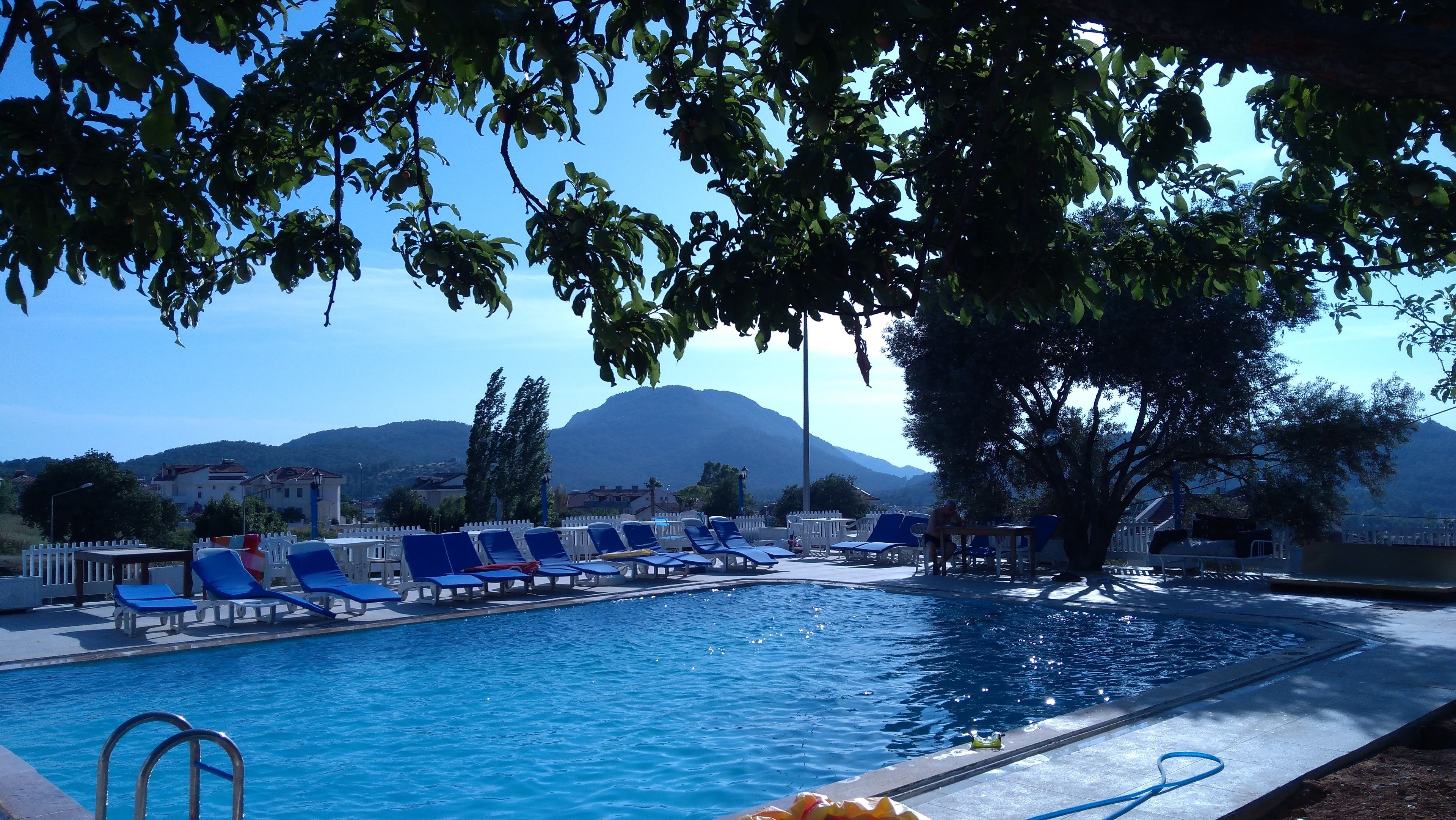 Hồ bơi ngoài trời phục vụ theo mùa 