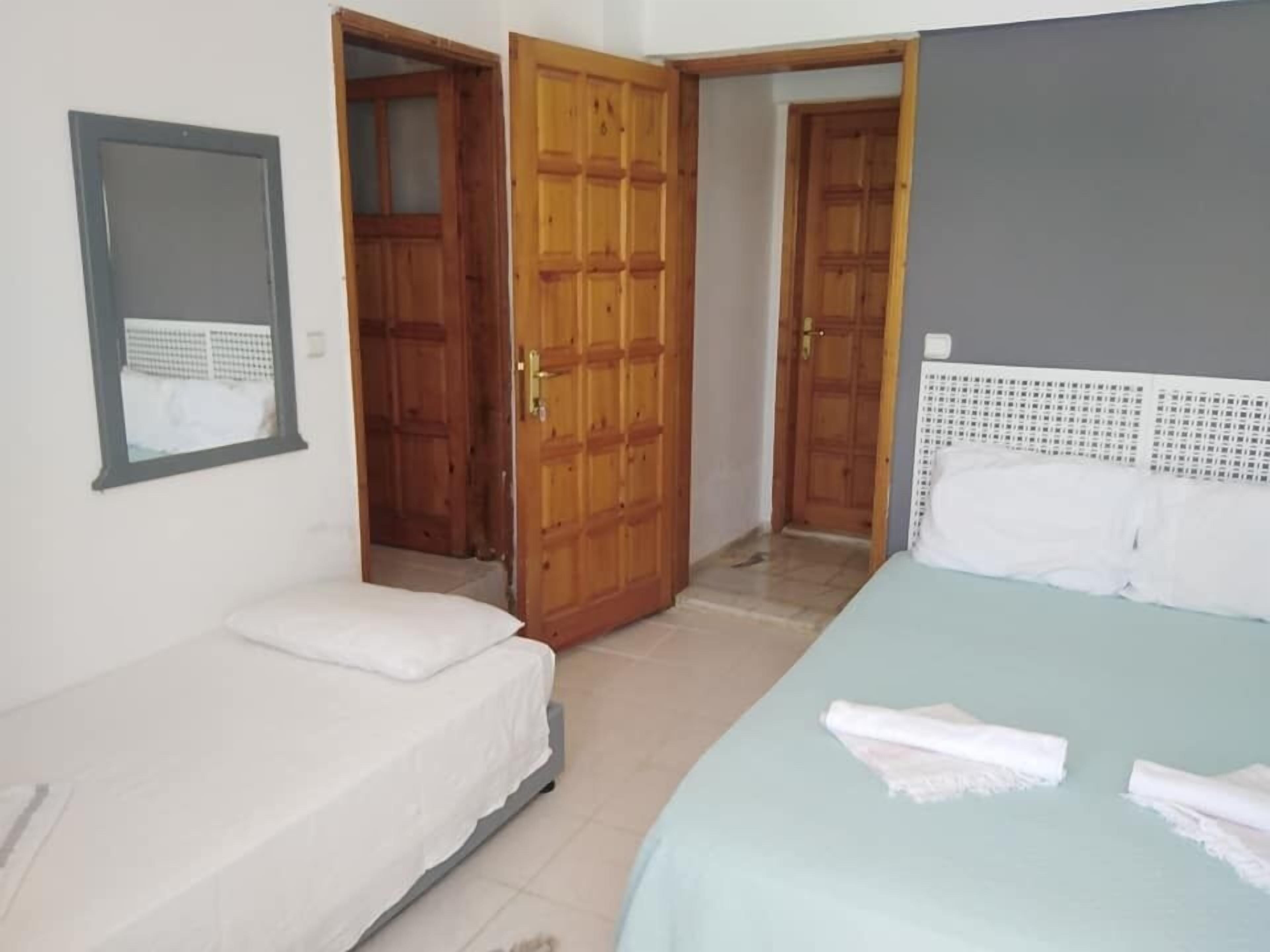 family room | 1 bedroom, free wifi, bed sheets