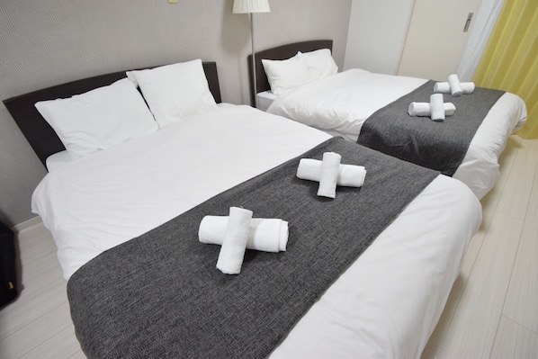 Individually decorated, individually furnished, desk, laptop workspace - Clio Court Namba East (Osaka)