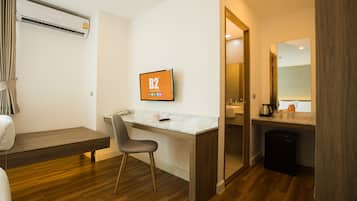 Deluxe Triple Room | In-room safe, blackout curtains, free WiFi, bed sheets