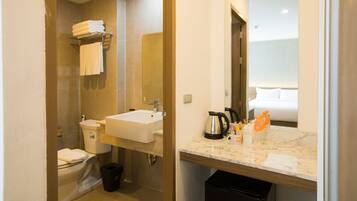 Kamar Triple Deluks | Kamar mandi | Shower, pengering rambut, handuk, dan sabun