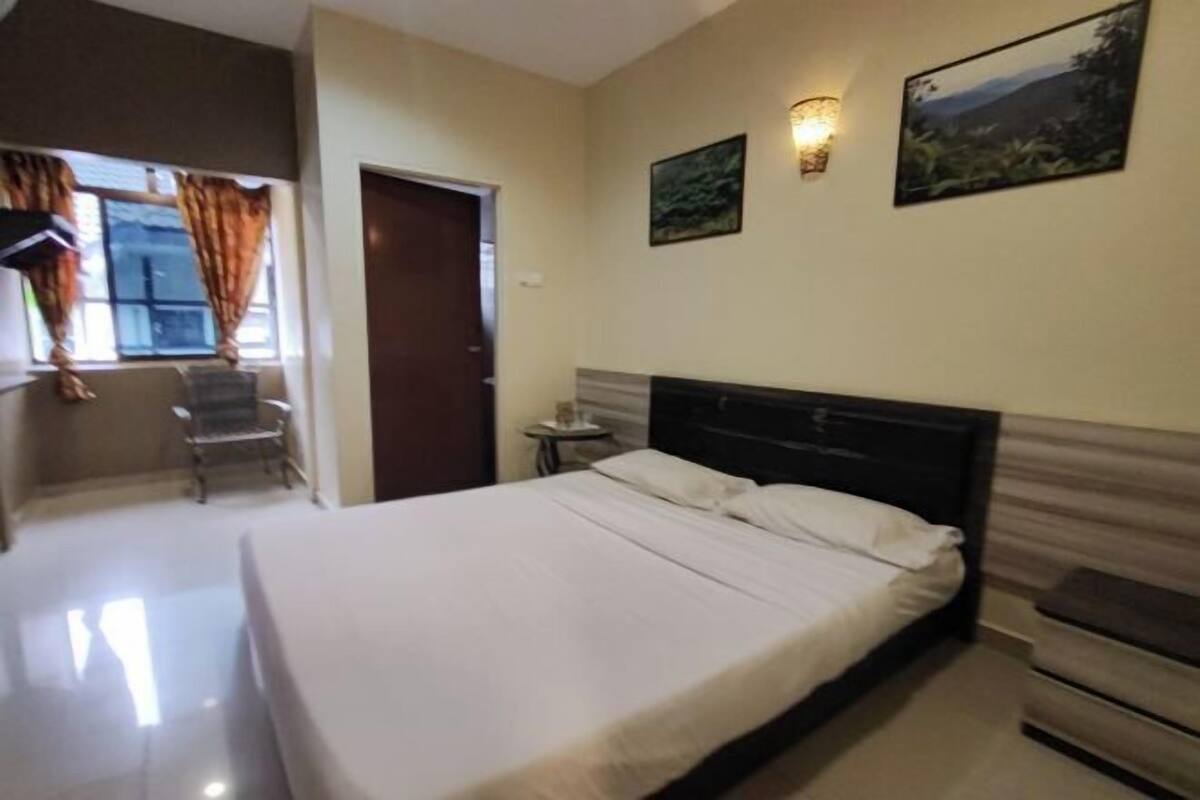 Escritorio, wifi gratis y ropa de cama 