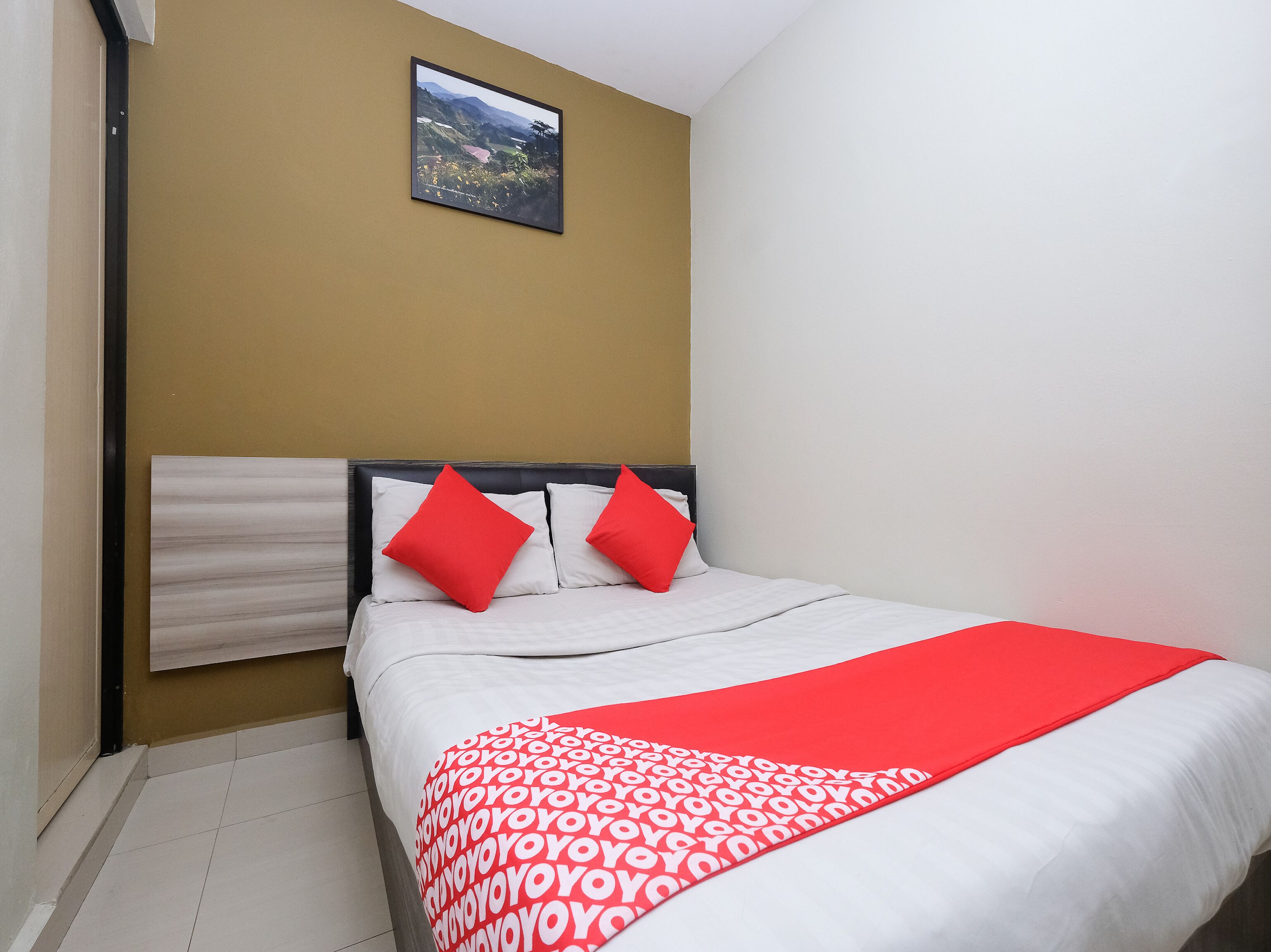 Standard Double Room | Desk, WiFi (free), bed sheets