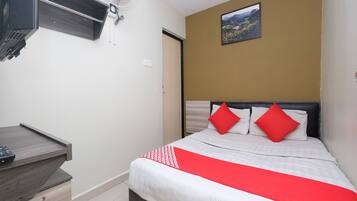 Standard Double Room | Meja, Wi-fi percuma, cadar katil