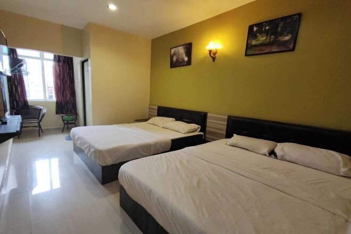 Escritorio, wifi gratis y ropa de cama 