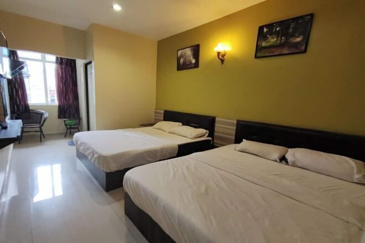 Escritorio, wifi gratis y ropa de cama