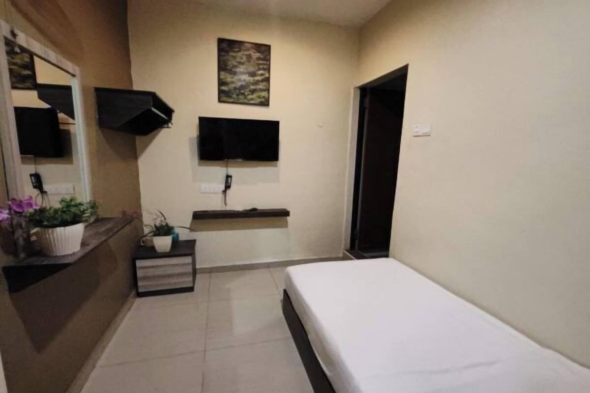 Escritorio, wifi gratis y ropa de cama 