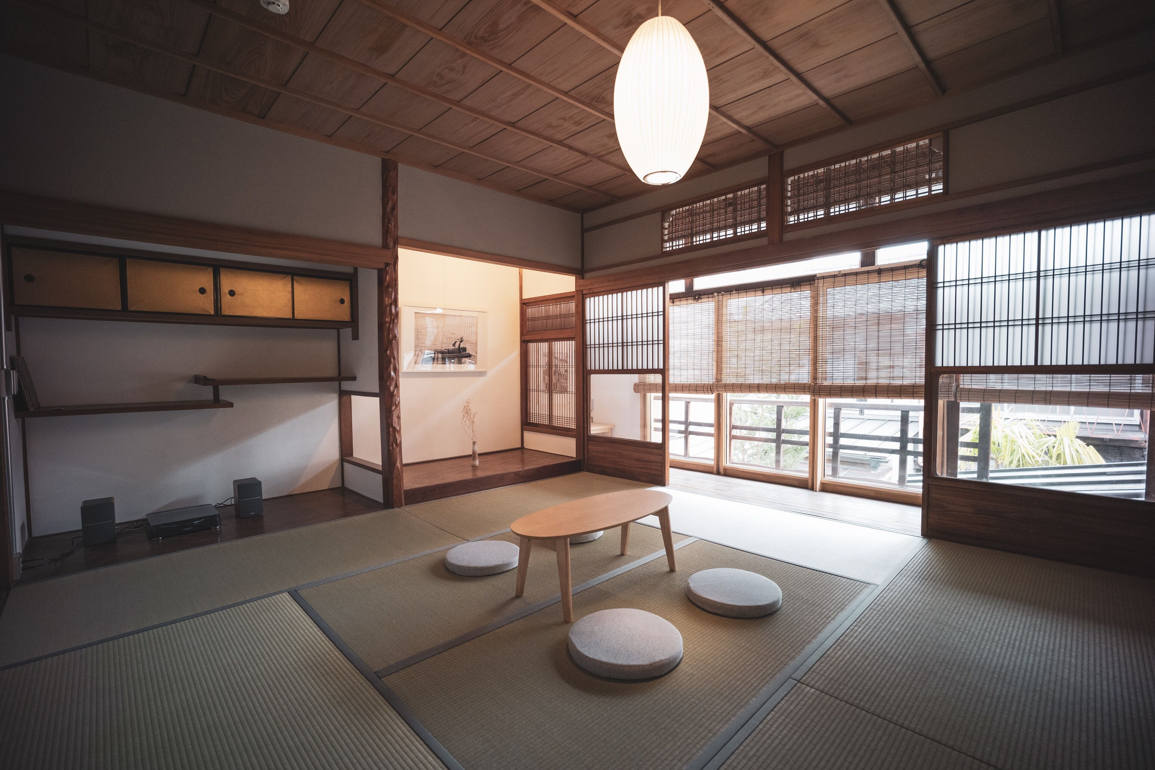 4 bedrooms, individually decorated, individually furnished, desk