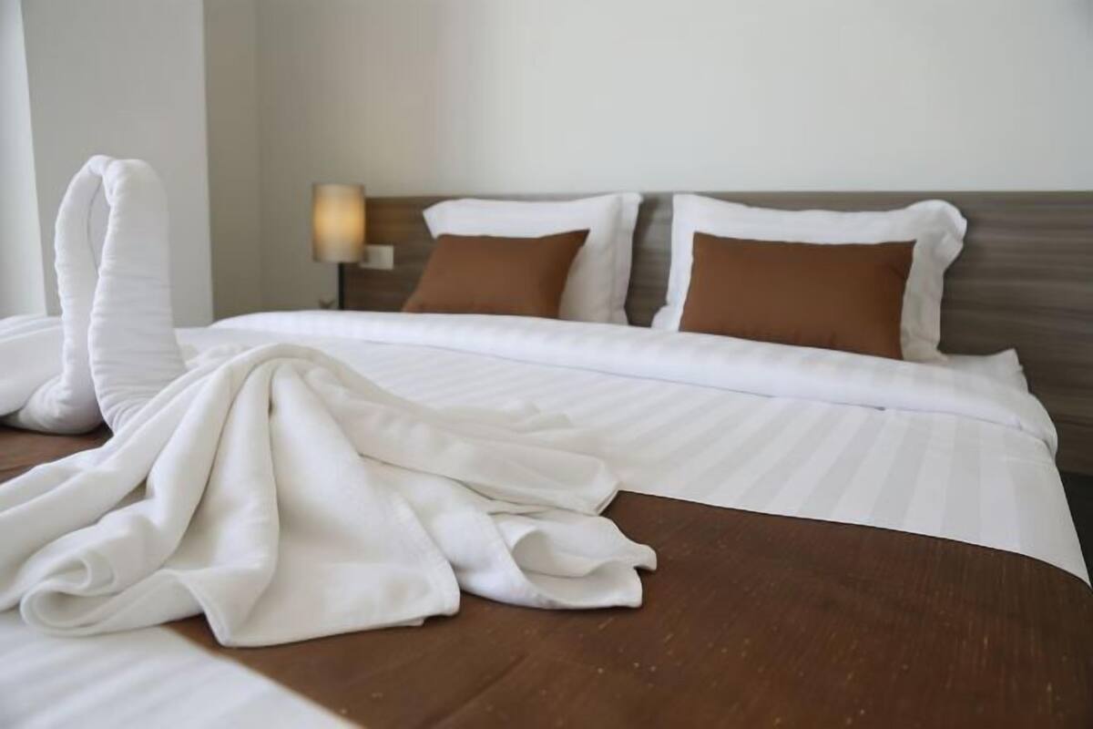 1 bedroom, down duvets, desk, blackout curtains