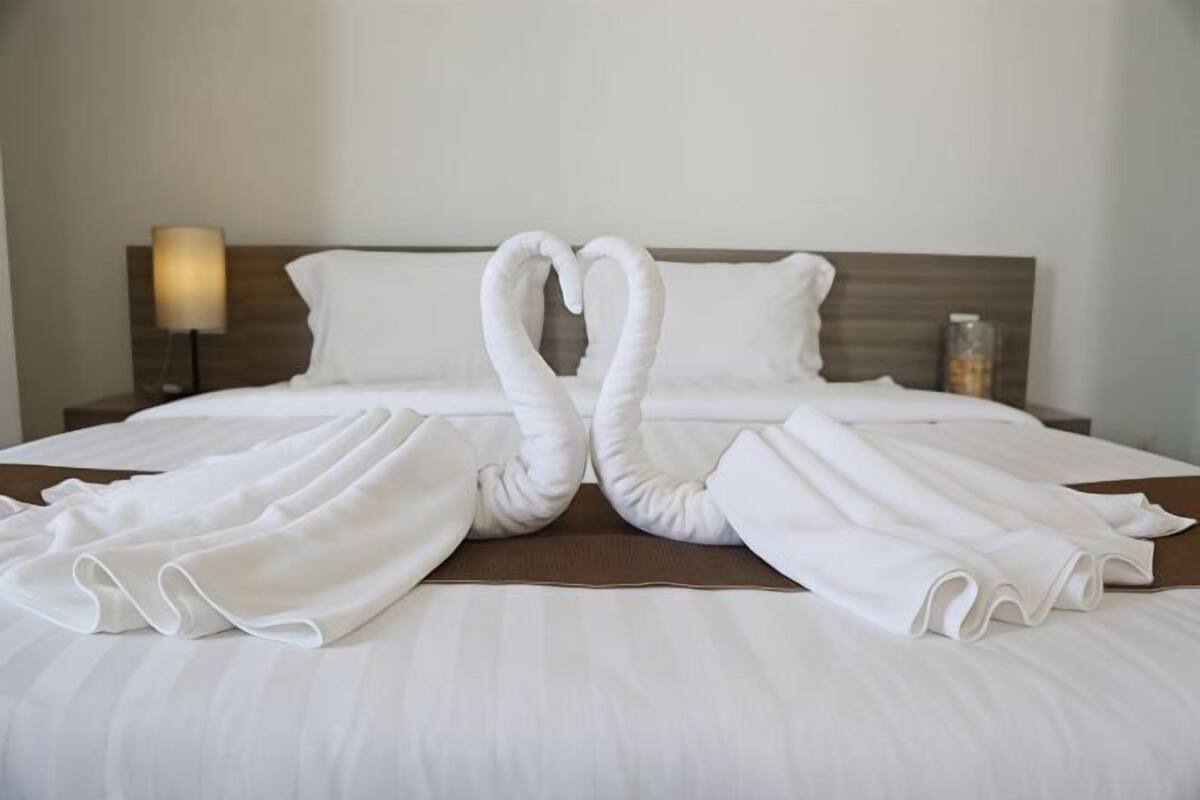 1 bedroom, down duvets, desk, blackout curtains