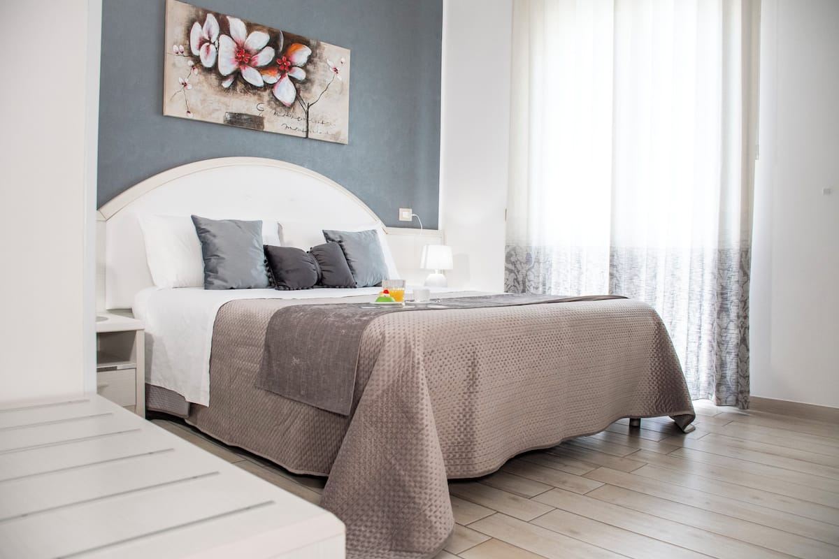 Habitación Deluxe doble | 1 dormitorio, minibar, caja fuerte y escritorio