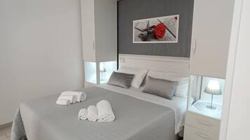 Deluxe Double Room | 1 bedroom, minibar, in-room safe, desk