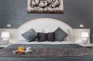 Deluxe Double Room | 1 bedroom, minibar, in-room safe, desk