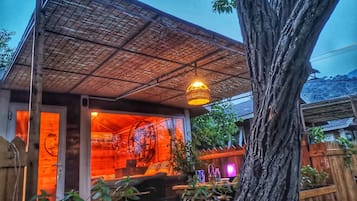 Fachada del alojamiento - Noche