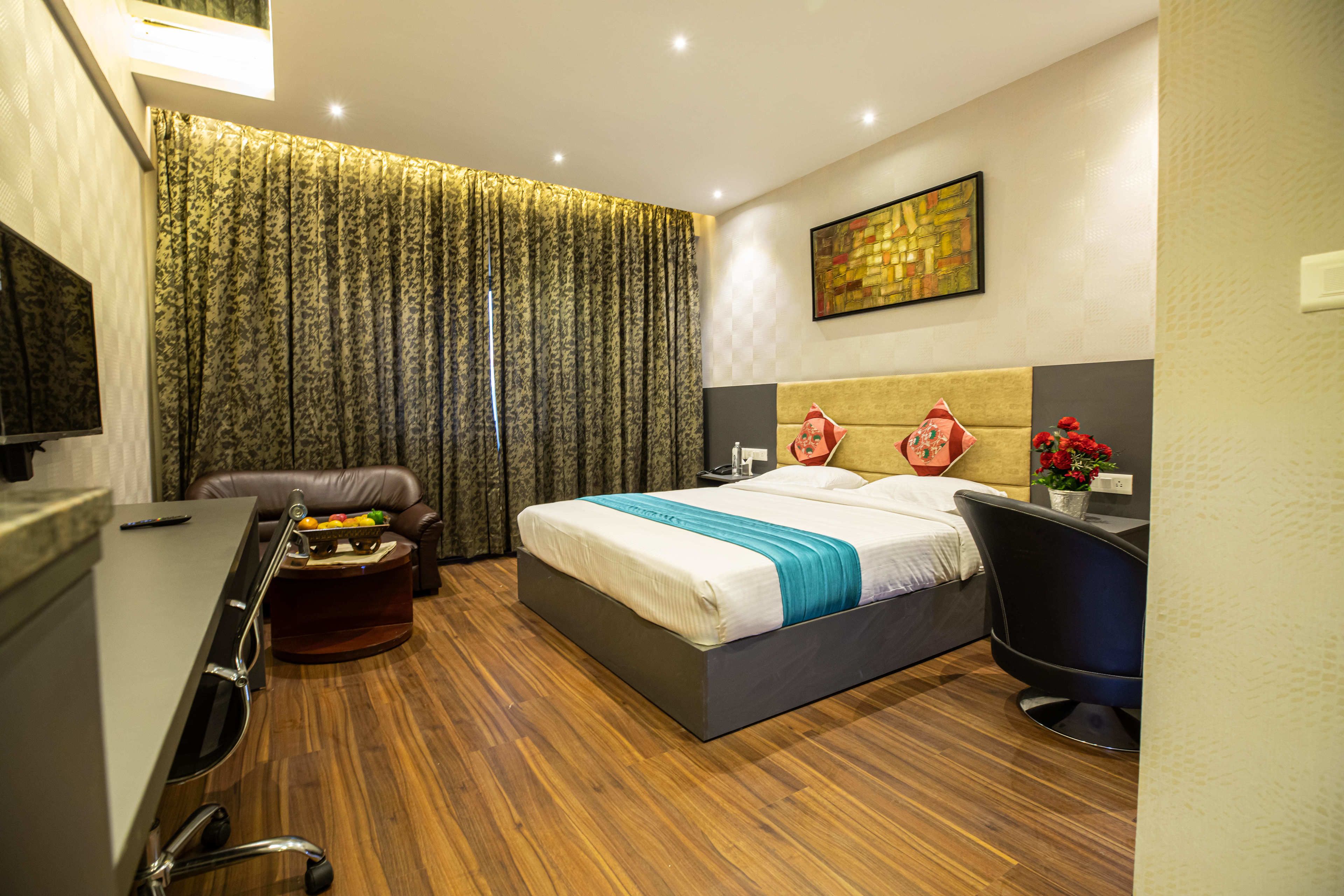 Business Room | Free WiFi