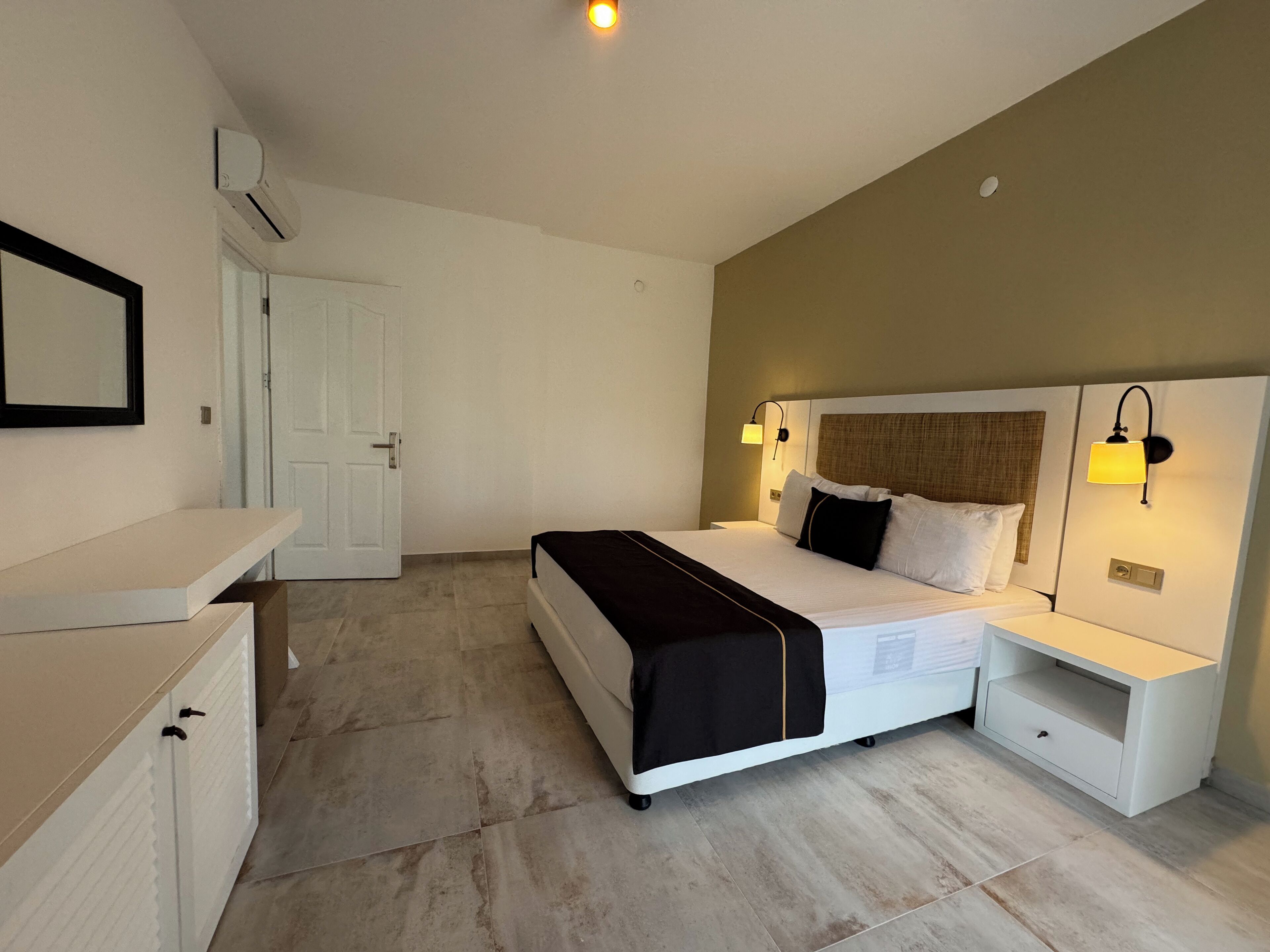 family room | premium bedding, minibar, in-room safe, blackout curtains