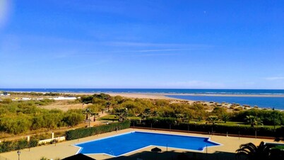 LUXURY APARTMENT FRONT LINE BEACH. SEA VIEWS