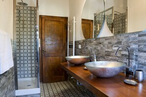 Casa Padronale | Bathroom - Agriturismo La Fontaccia (Magliano in Toscana)