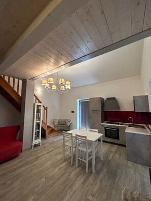 Appartamento "Il Giardino" | Living area | Flat-screen TV - Agriturismo La Fontaccia (Magliano in Toscana)