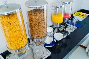 Free daily English breakfast