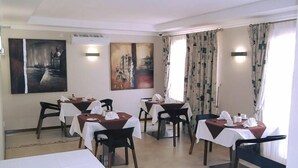 Breakfast, lunch and dinner served - Regent Hotel Kgale (Gaborone)