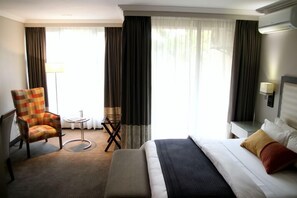 In-room safe, individually decorated, individually furnished, desk