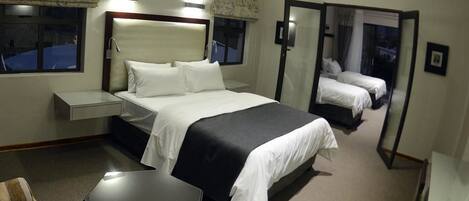 Familierom | Safe på rommet, individuelt dekorert, individuelt innredet og skrivebord