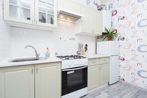 Apartment | Desk, iron/ironing board, free WiFi, bed sheets