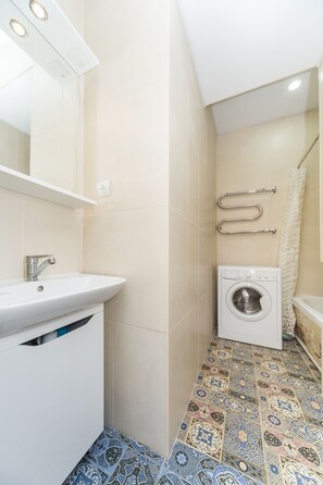 Apartment | Bathroom | Combined shower/bathtub, towels, soap, toilet paper - Apartment Diana (Odesa)