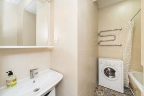 Apartment | Bathroom | Combined shower/tub, towels, soap, toilet paper